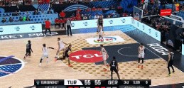 定海神针！申京反击一条龙转身对抗上篮2+1反超回来！ 狂秀肌肉！