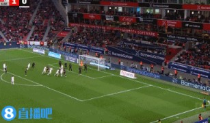 药厂遭补时绝平！塔巴科维奇头球破门，门兴1-1勒沃库森