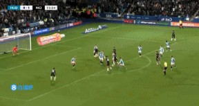 福登助攻！萨维尼奥左路小角度爆杆破门，曼城2-0哈德斯菲尔德
