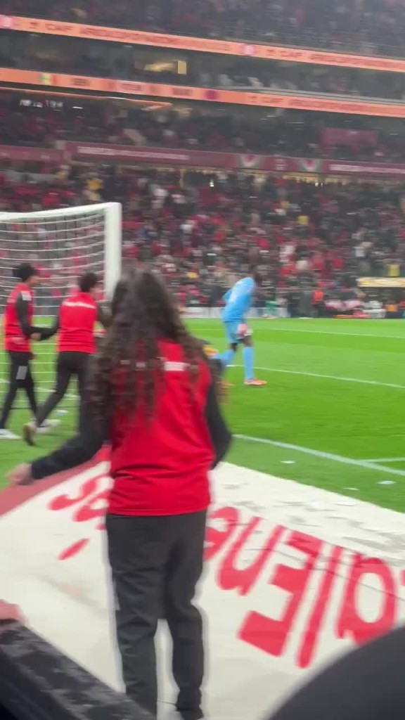 匪夷所思！非洲杯决赛上演毛巾大战，摩洛哥球童围抢塞内加尔二门